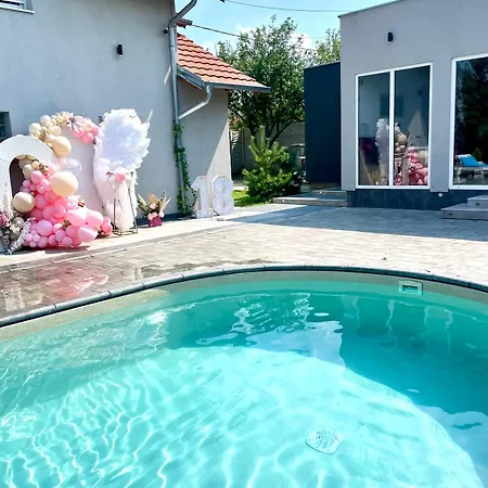 Vila Elena Villa *